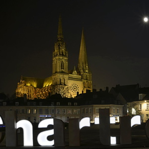 10/02 - Chartres de nuit (28)